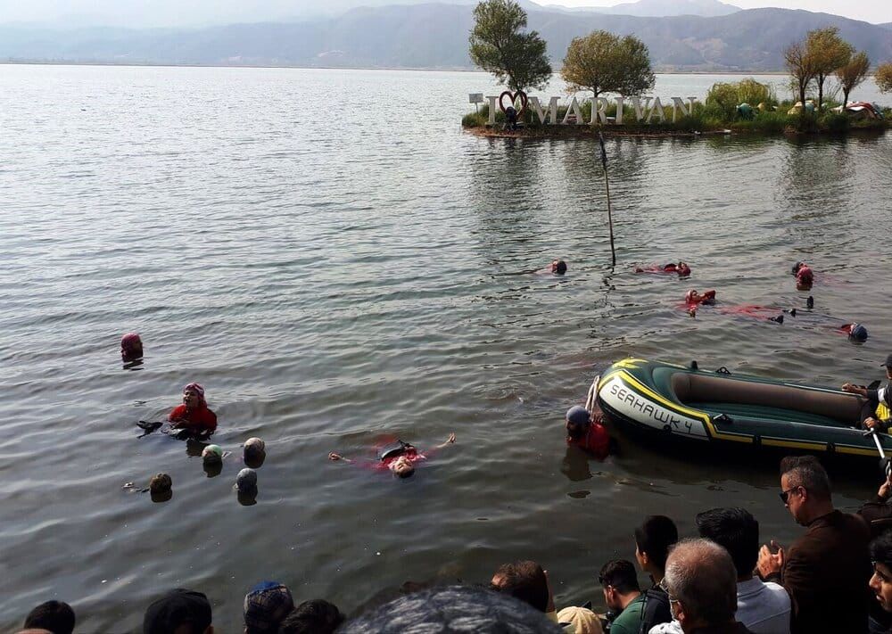 Aquatic performance shares sad story of migrants drowning in Mediterranean