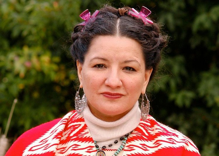 بازگشت ساندرا سینروس به دنیای ادبیات/ خودم را سانسور نمیکنم