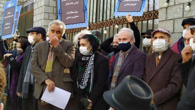 Protest rally of Iranian theaters about the complicated situation of Iranian art in front of the parliament/ What have you done for art?